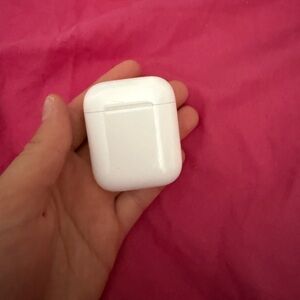 White Wireless Airpods Case